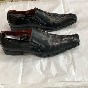 Robert Wayne Men's Black Slip-On Leather Dress Shoes with Decorative Stitching